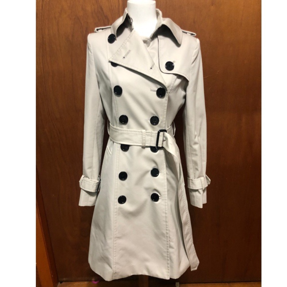 Burberry trenchcoat EU size 38 / US 8 gently used!